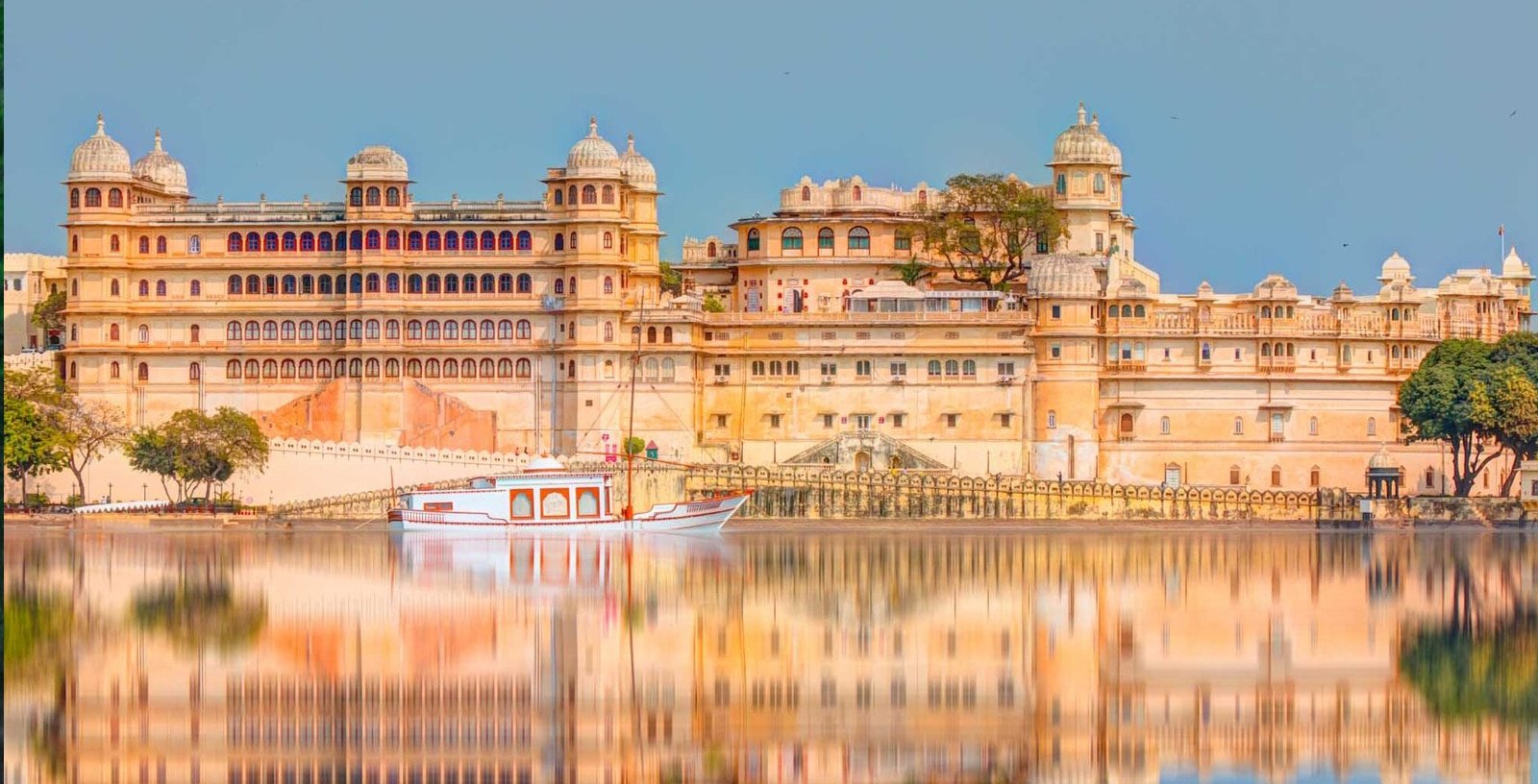 Udaipur-City-Palace-Lake-Pichola-Udaipur-Rajasthan-India