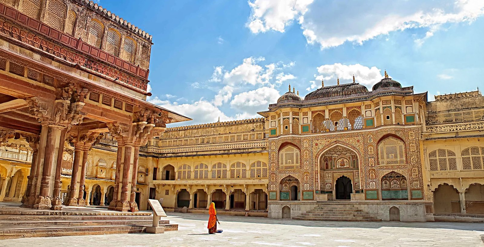Decorated-Gateway-Amber-Fort-Jaipur-Rajasthan